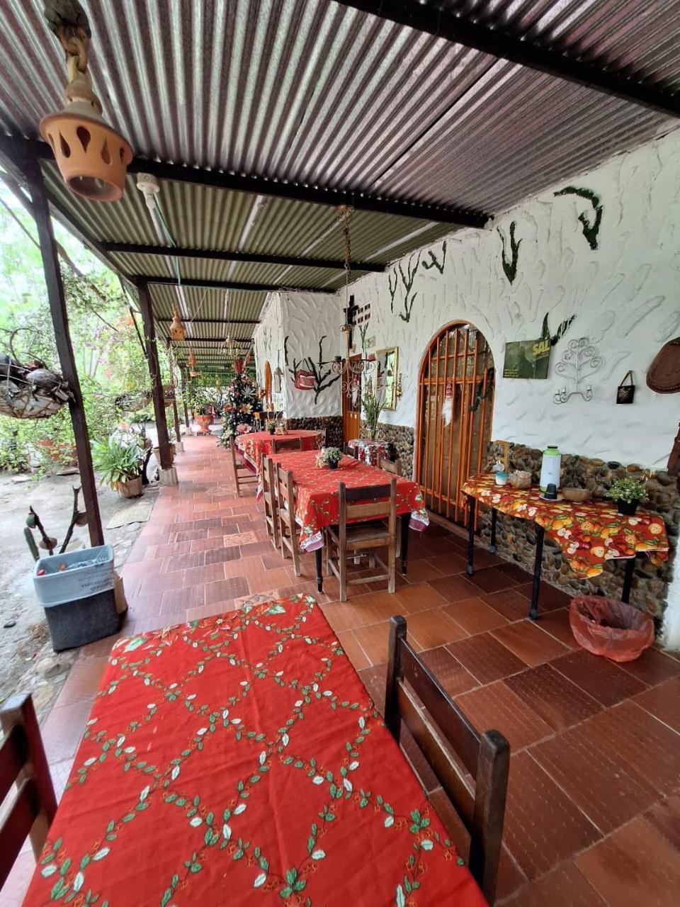 Alojamiento Casa De Campo Los Cactus Villavieja Ngoại thất bức ảnh