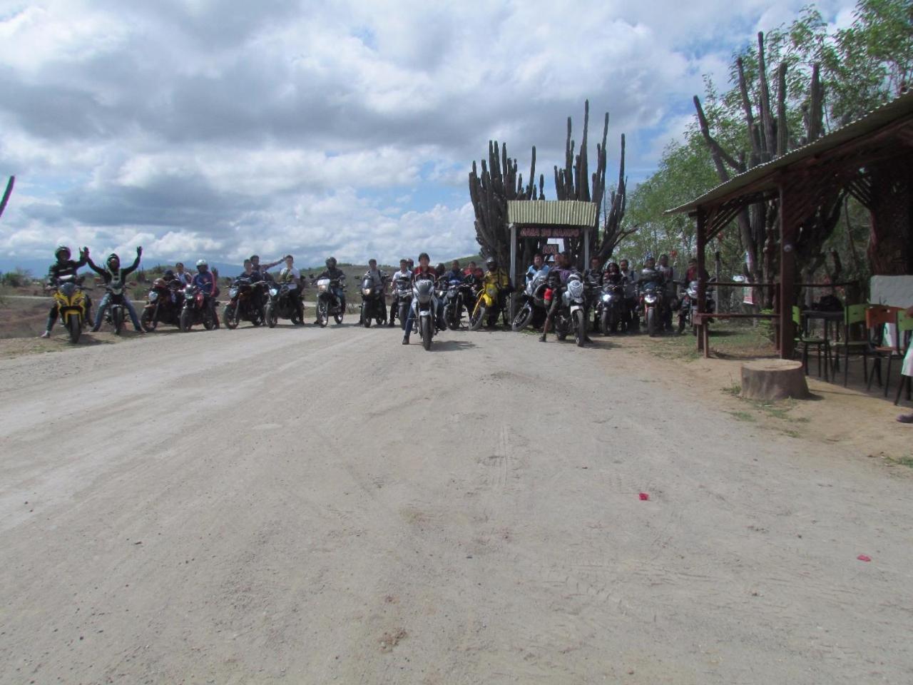 Alojamiento Casa De Campo Los Cactus Villavieja Ngoại thất bức ảnh